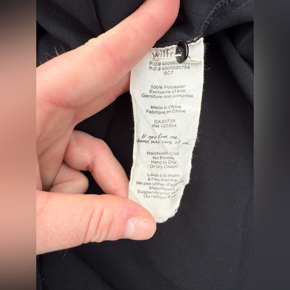 Aritzia Wilfred Black Sleeveless Button-Down Blouse, size XXS - Picture 4 of 4